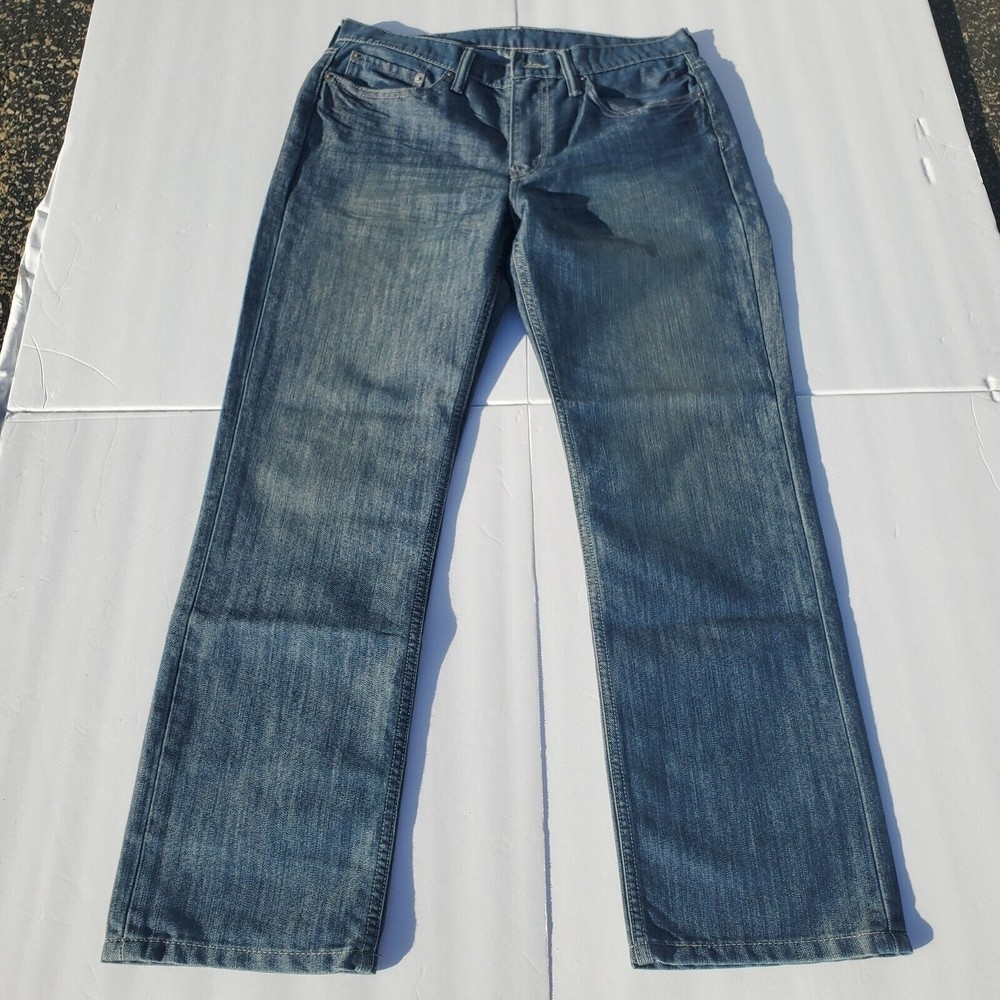 Levis 514 Men's Straight Jeans Medium Wash Size 32 x 29 Tiny Holes in Back